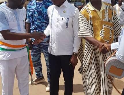 Le Maire YAO Etienne au lancement de l'ONG à Sinfra